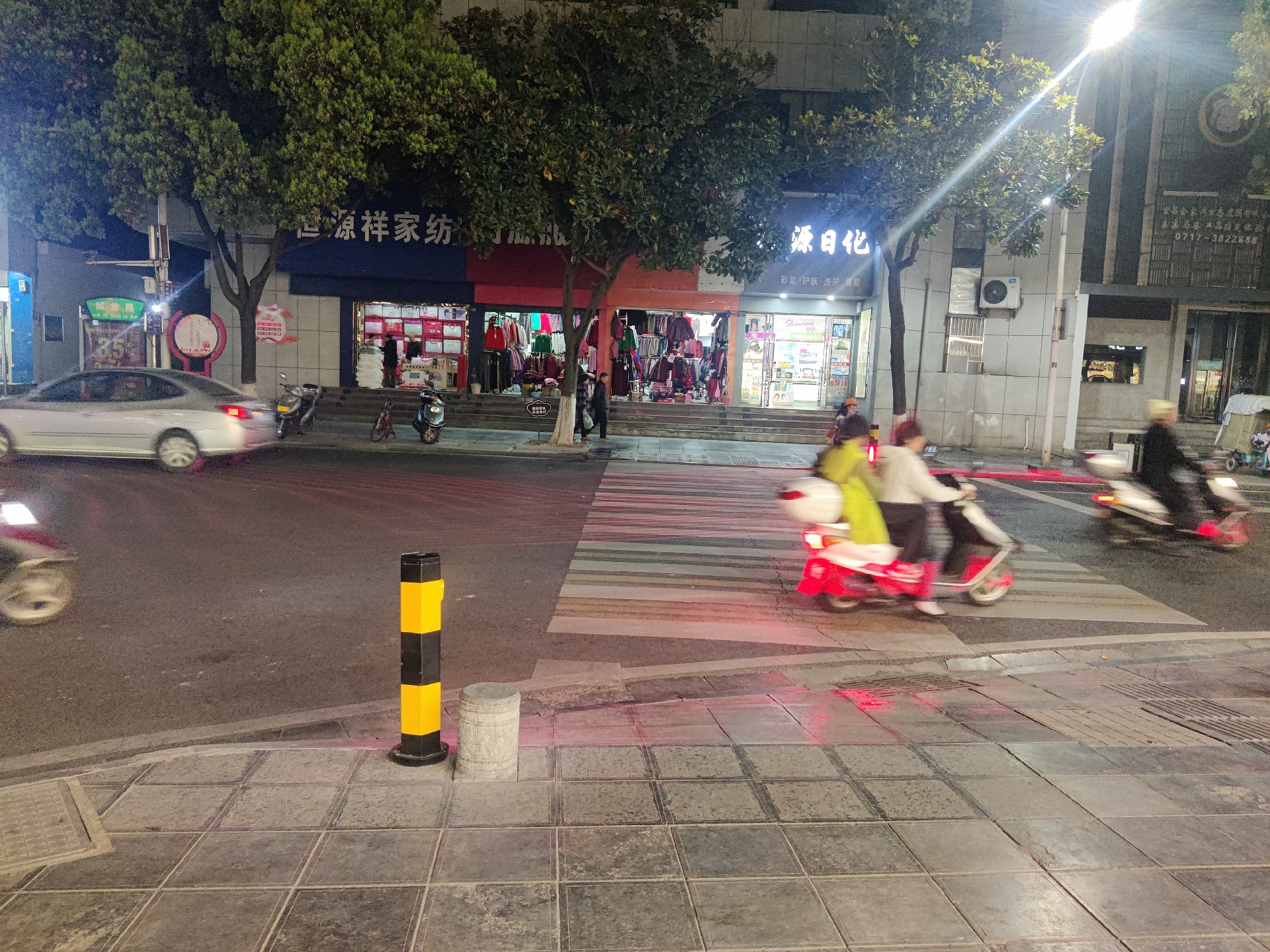 豐上光電智能斑馬線預警系統保障湖北宜昌遠安縣道路安全
